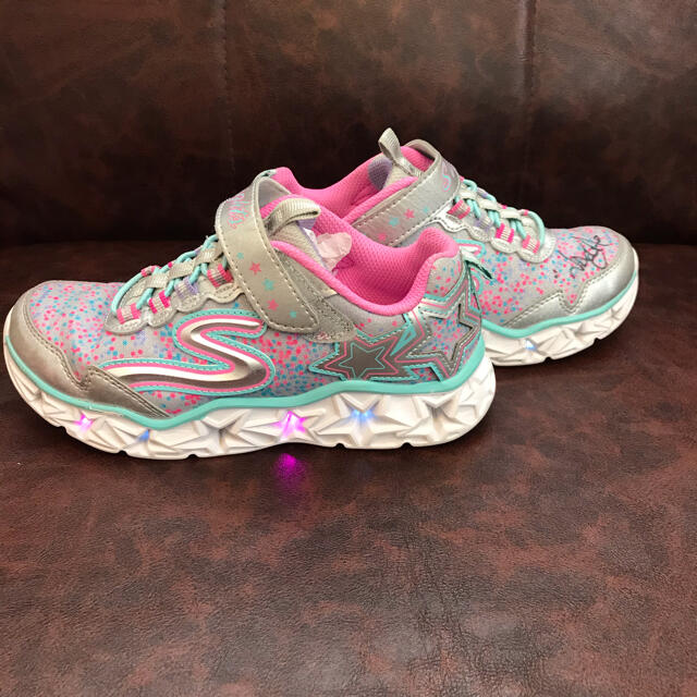 SKECHERS(スケッチャーズ)のSKECHERS 20センチ キッズ/ベビー/マタニティのキッズ靴/シューズ(15cm~)(スニーカー)の商品写真