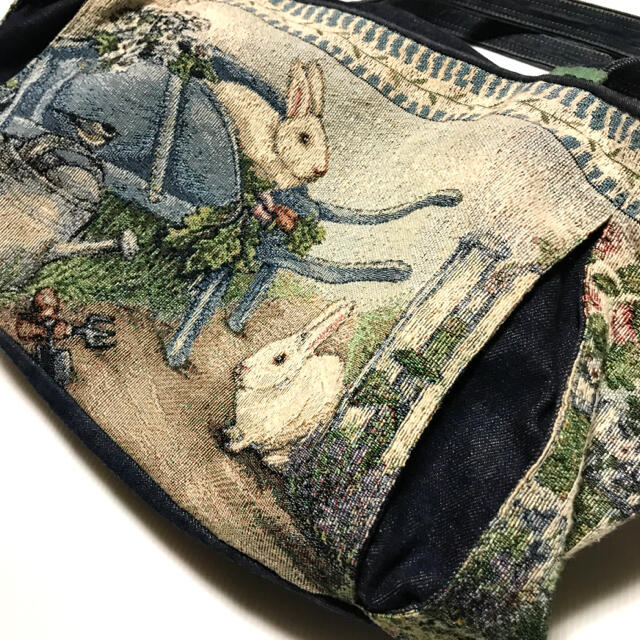 TOGA(トーガ)のTHINK BEE! Rabbits Landscape Bag レディースのバッグ(トートバッグ)の商品写真