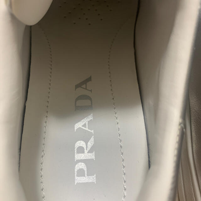 PRADA(プラダ)のPRADA (プラダ) メタリックスニーカー シルバー サイズ:23.5 レディースの靴/シューズ(スニーカー)の商品写真