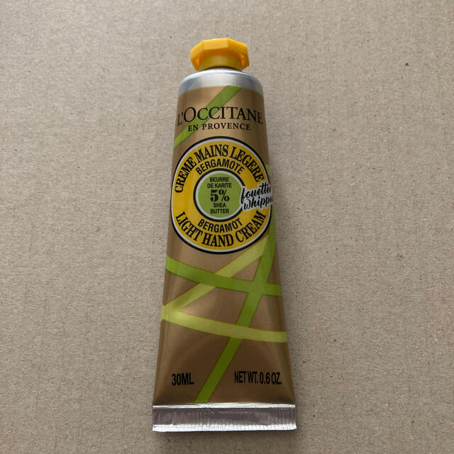 L'OCCITANE(ロクシタン)のロクシタン テ・アールグレイ スノーシア ハンドクリーム 30ml 未使用品 コスメ/美容のボディケア(ハンドクリーム)の商品写真