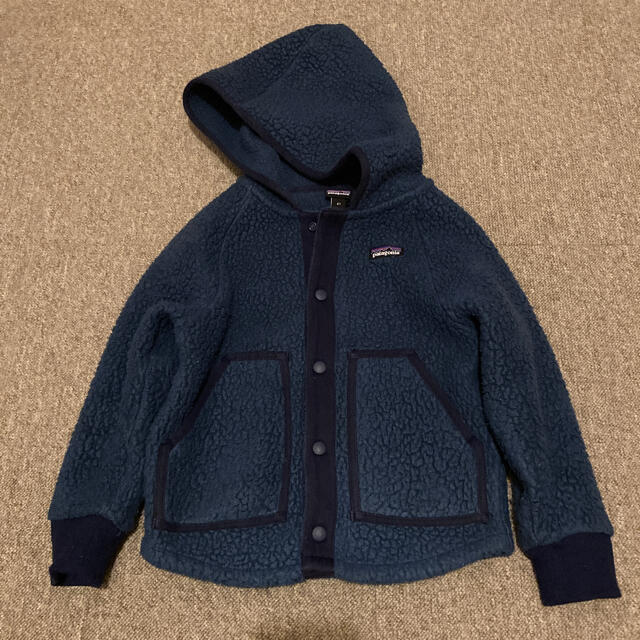 patagonia(パタゴニア)のpatagonia ベビー・レトロ・パイル・ジャケット 4T 100cm キッズ/ベビー/マタニティのキッズ服男の子用(90cm~)(ジャケット/上着)の商品写真