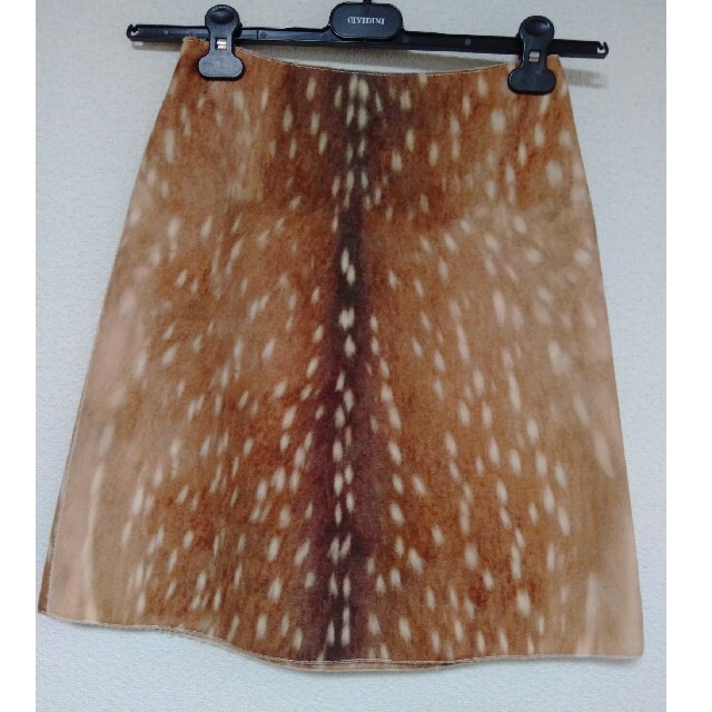 CARVEN(カルヴェン)のCARVEN バンビ柄スカート レディースのスカート(ひざ丈スカート)の商品写真