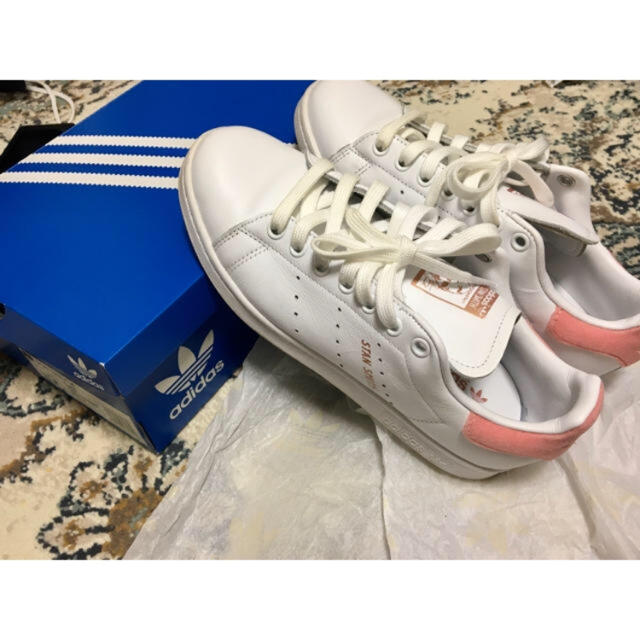 adidas(アディダス)のSTAN SMITH 箱付き　美品　24センチ　ピンク　スウェード レディースの靴/シューズ(スニーカー)の商品写真