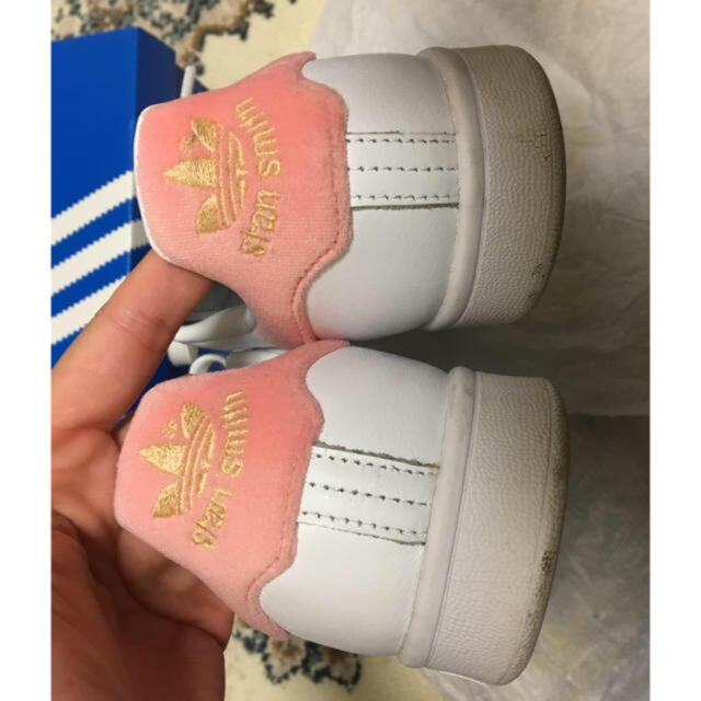 adidas(アディダス)のSTAN SMITH 箱付き　美品　24センチ　ピンク　スウェード レディースの靴/シューズ(スニーカー)の商品写真