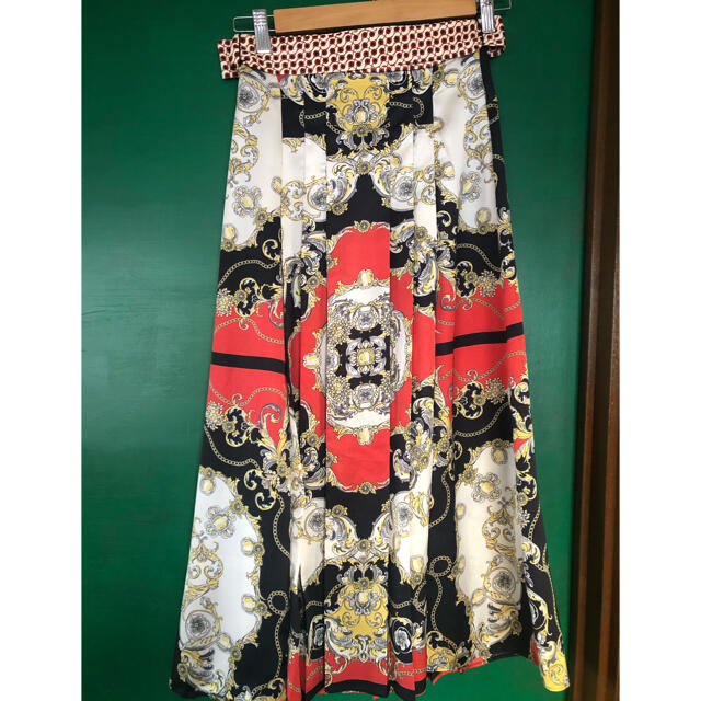 ZARA(ザラ)のZARA スカーフ柄プリーツスカート【美品】 レディースのスカート(ロングスカート)の商品写真