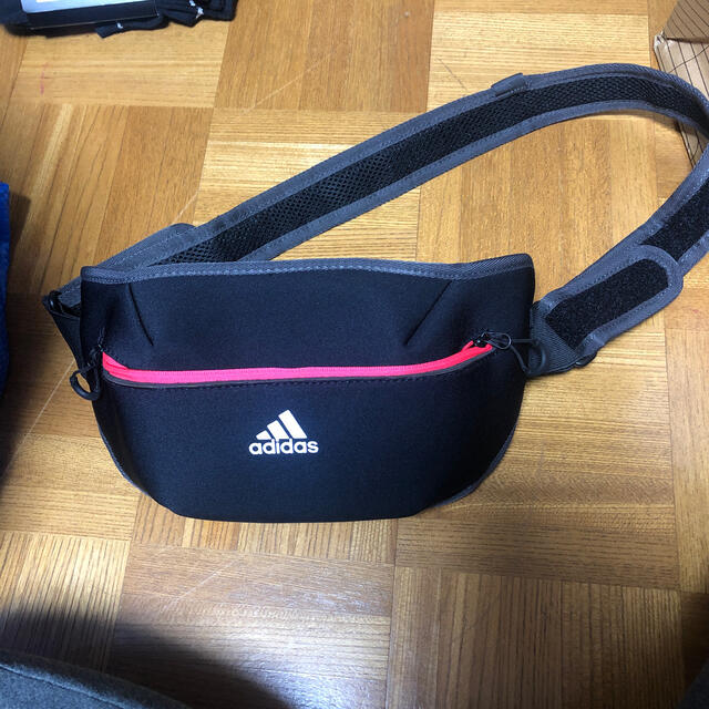 adidas(アディダス)のアディダス ヒップバック レディースのバッグ(ボディバッグ/ウエストポーチ)の商品写真