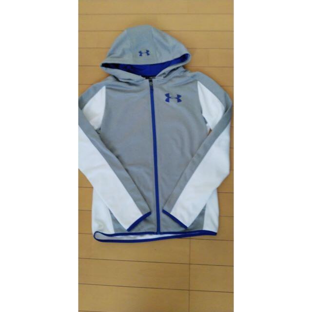 UNDER ARMOUR(アンダーアーマー)の美品　UNDER ARMOUR（１６０） スポーツ/アウトドアのサッカー/フットサル(ウェア)の商品写真