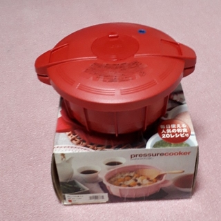 マイヤー(MEYER)の最終値下げ　MEYER  レンジ圧力鍋　2.3L RED(調理道具/製菓道具)