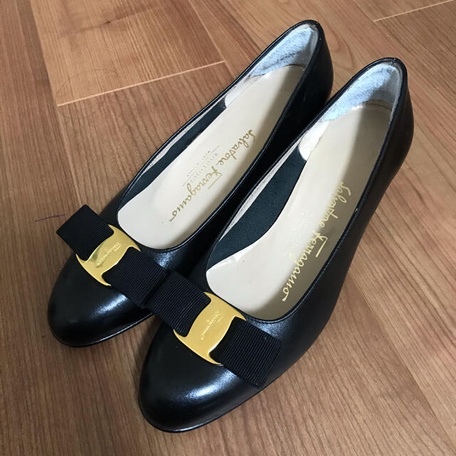 Salvatore Ferragamo(サルヴァトーレフェラガモ)のFerragamo パンプス　ヴァラ レディースの靴/シューズ(ハイヒール/パンプス)の商品写真