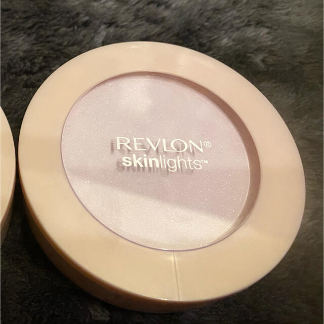 REVLON(レブロン)のレブロンプレストパウダー104 ハイライト コスメ/美容のベースメイク/化粧品(フェイスパウダー)の商品写真