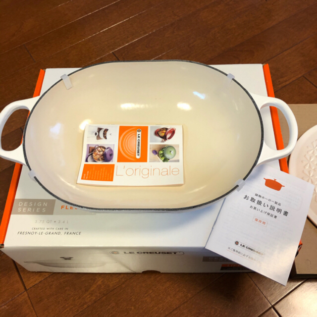 LE CREUSET(ルクルーゼ)のオブロング・マルミット 31cm フラワーレリーフ コットン インテリア/住まい/日用品のキッチン/食器(鍋/フライパン)の商品写真