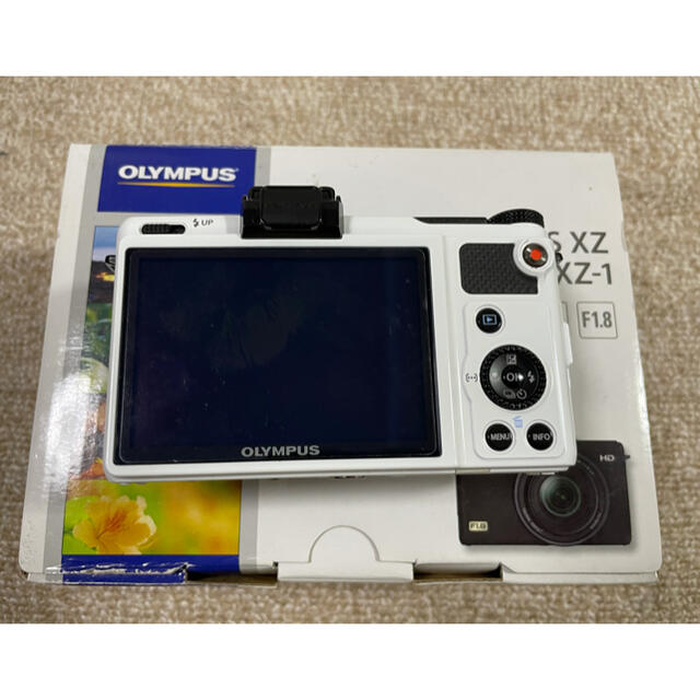 OLYMPUS(オリンパス)のオリンパス　XZ-1  ホワイト スマホ/家電/カメラのカメラ(コンパクトデジタルカメラ)の商品写真
