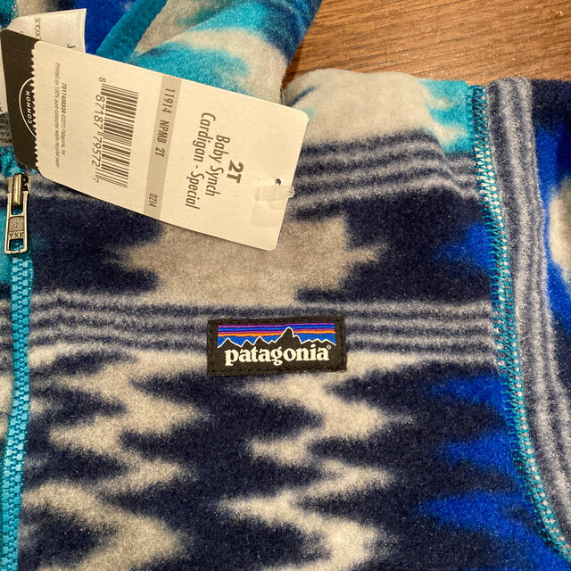 patagonia(パタゴニア)の限定　新品　パタゴニア　シンチラ　フリース　カーディガン　2歳　パーカー キッズ/ベビー/マタニティのキッズ服男の子用(90cm~)(ジャケット/上着)の商品写真