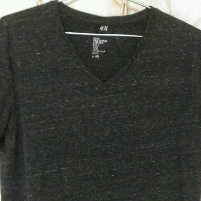 H&M(エイチアンドエム)のH&M Vネック シャツ グレー M メンズのトップス(Tシャツ/カットソー(半袖/袖なし))の商品写真