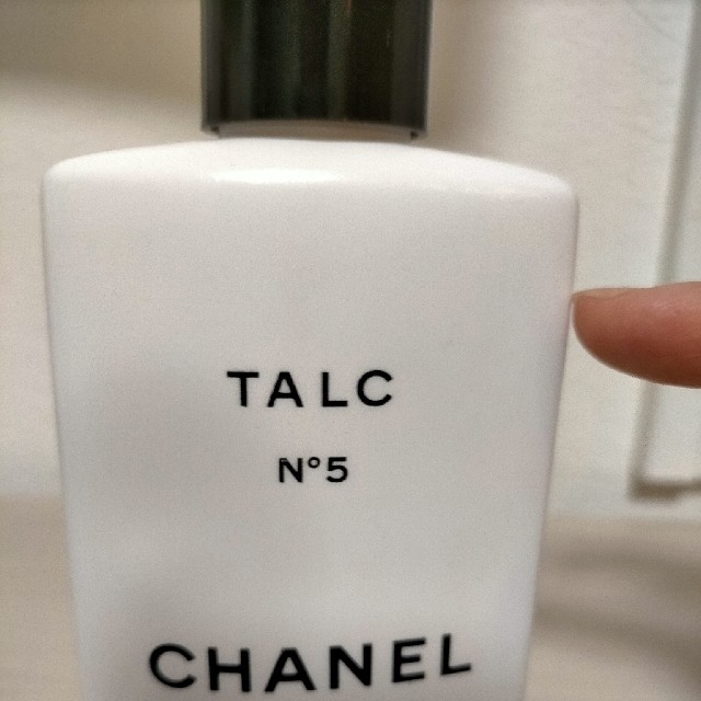 CHANEL(シャネル)のCHANELとESCADAの香水3点セット コスメ/美容の香水(香水(女性用))の商品写真