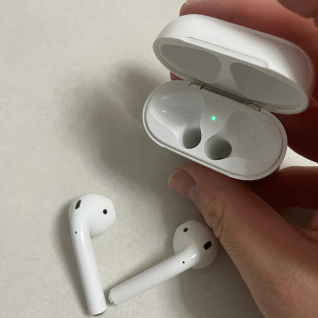 Apple - AirPods +充電ケースの通販 by miumiu's shop｜アップルならラクマ