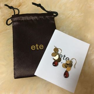 エテ(ete)の【美品】18K エテ  ガーネット石　デザインピアス(ピアス)