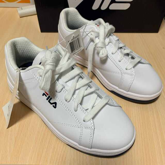 FILA(フィラ)のFILA スニーカー (サイズ :24cm 色:白)  5CM00741-125 レディースの靴/シューズ(スニーカー)の商品写真