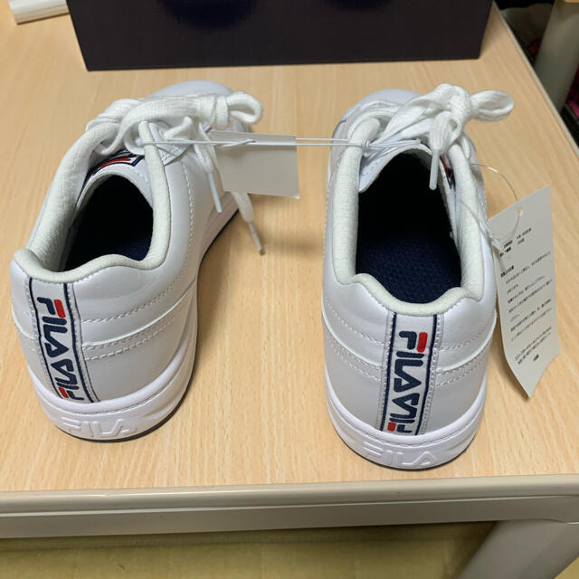 FILA(フィラ)のFILA スニーカー (サイズ :24cm 色:白)  5CM00741-125 レディースの靴/シューズ(スニーカー)の商品写真