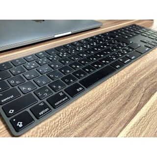 アップル(Apple)の【新中古品】Apple Magic Keyboard(テンキー付き)【Mac用】(PC周辺機器)