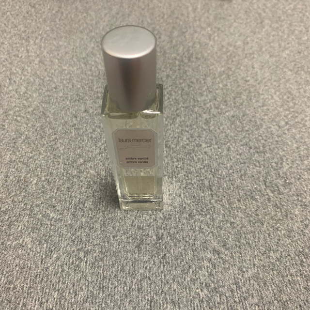 laura mercier(ローラメルシエ)の【たっちさん専用】ローラメルシエ オードトワレ アンダーバニラ　15ml コスメ/美容の香水(香水(女性用))の商品写真