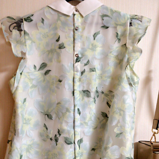 Rirandture(リランドチュール)のリランドチュール 花柄ブラウス レディースのトップス(シャツ/ブラウス(半袖/袖なし))の商品写真