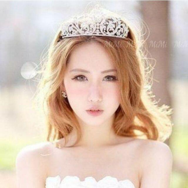 ☆新品豪華ティアラ ヘッドドレス ウェディングヘアアクセサリー ブライダル結婚式 レディースのフォーマル/ドレス(ウェディングドレス)の商品写真