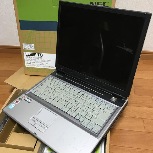 NEC(エヌイーシー)のNEC LaVie LL900/FD 初期化済み 箱入り スマホ/家電/カメラのPC/タブレット(ノートPC)の商品写真