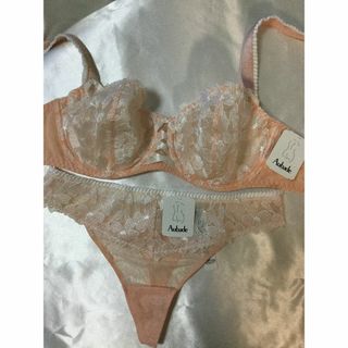 シモーヌペレール(Simone Perele)のAUBADEオーバドゥFEMME CHARMEUSE 75D/3(ブラ&ショーツセット)