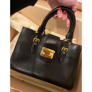 ミュウミュウ(miumiu)のmiumiu ハンドバッグ(ハンドバッグ)