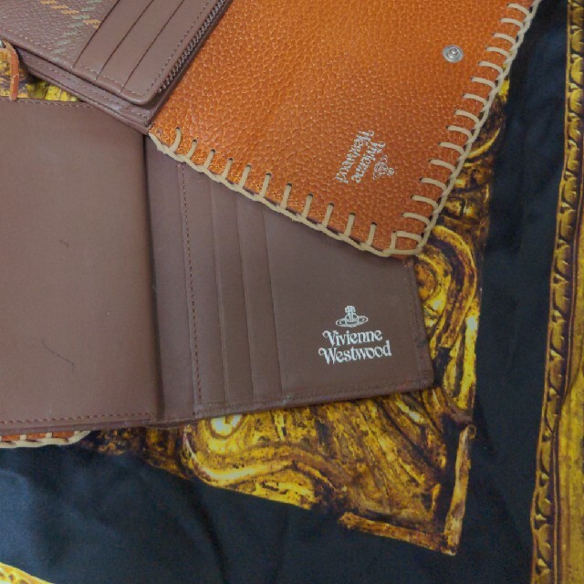Vivienne Westwood(ヴィヴィアンウエストウッド)のセット　長財布と折り財布　エナメルオーブボタン　ヴィヴィアン レディースのファッション小物(財布)の商品写真