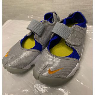 ナイキ(NIKE)の美品　ナイキエアー　限定スニーカー　23センチ　シルバーカラー(スニーカー)