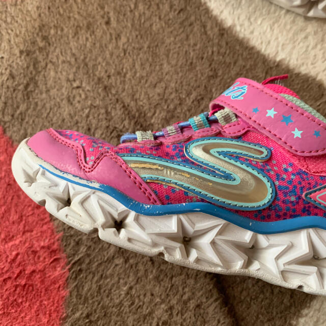 SKECHERS(スケッチャーズ)のスケッチャーズ光る靴女児19センチ キッズ/ベビー/マタニティのキッズ靴/シューズ(15cm~)(スニーカー)の商品写真