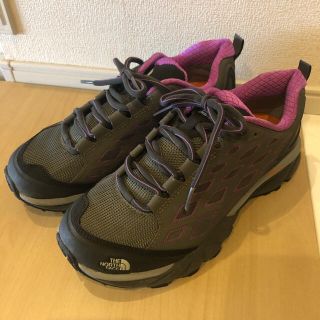 ザノースフェイス(THE NORTH FACE)のちっちっちあき様専用　スニーカー　ピンク✖️グレー　24㎝　登山にも(スニーカー)