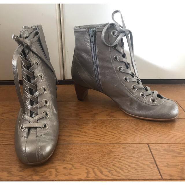 HIROKO KOSHINO(ヒロココシノ)の【美品】HIROKO KOSHINO ショートブーツ メンズの靴/シューズ(ブーツ)の商品写真