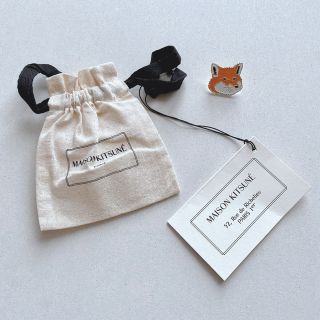 MAISON KITSUNE'(ブローチ/コサージュ)のフリマアイテム一覧 MAISON KITSUNE'(ブローチ/コサージュ)のフリマアイテム一覧