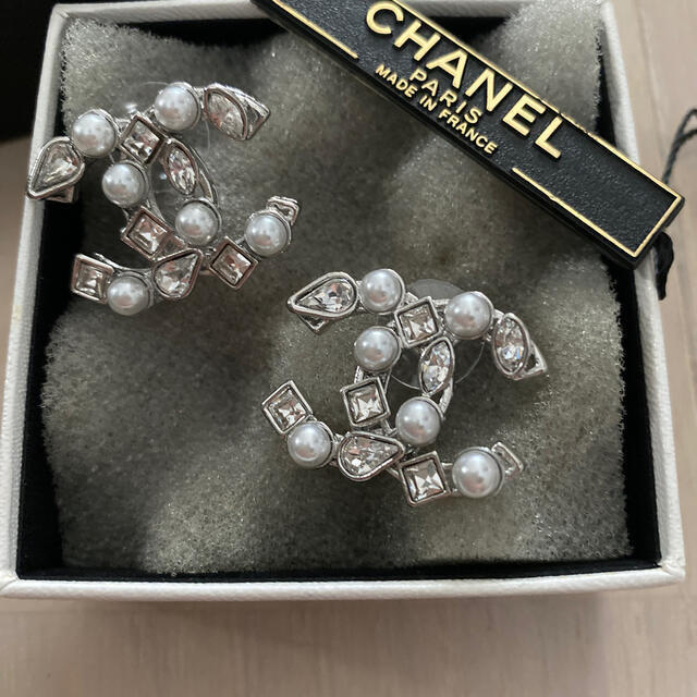 CHANEL(シャネル)のCHANEL お値下げok! 新品未使用　刻印あり  レディースのアクセサリー(ピアス)の商品写真