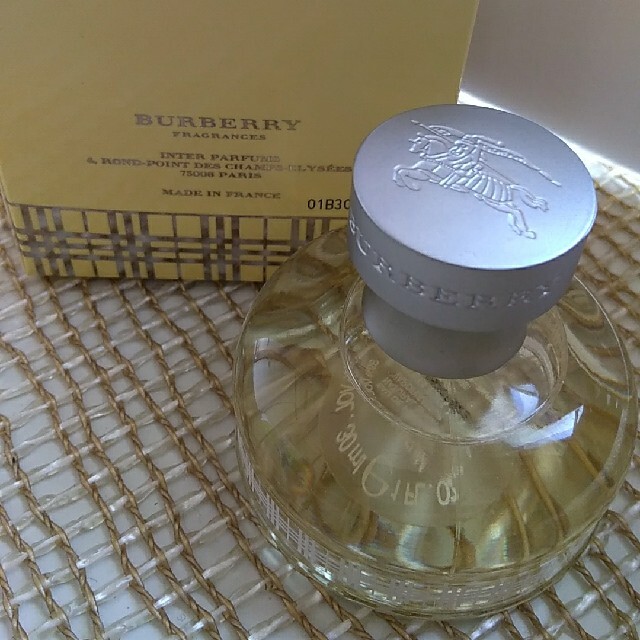 BURBERRY(バーバリー)のバーバリー 香水 weekend 30ml コスメ/美容の香水(ユニセックス)の商品写真