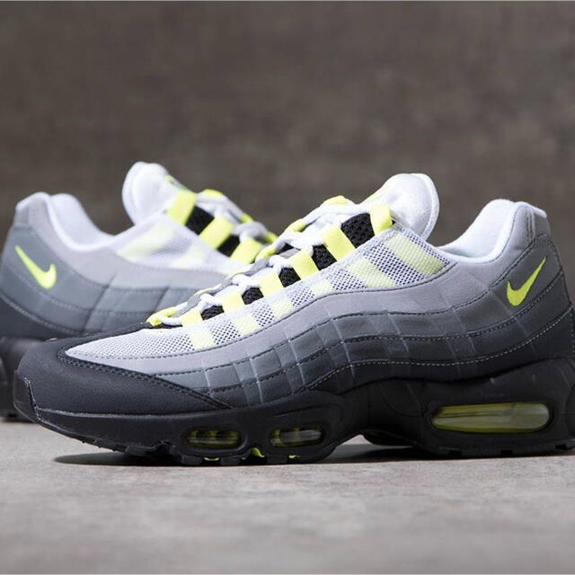 NIKE(ナイキ)のAIR MAX 95 エアマックス95 27cm ネオンイエロー　イエローグラデ メンズの靴/シューズ(スニーカー)の商品写真