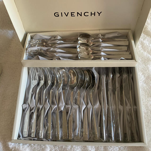GIVENCHY - GIVENCHY カトラリー25個セットの通販 by 最終値下げ9/19処分!チャロ's shop|ジバンシィならラクマ GIVENCHY - GIVENCHY カトラリー25個セットの通販 by 最終値下げ9/19処分!チャロ's shop|ジバンシィならラクマ