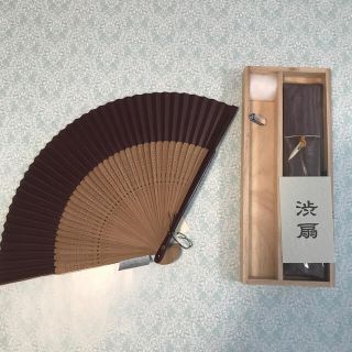 タカシマヤ(髙島屋)の【未使用品】白竹堂　短地渋扇　婦人用　（紫）(和装小物)