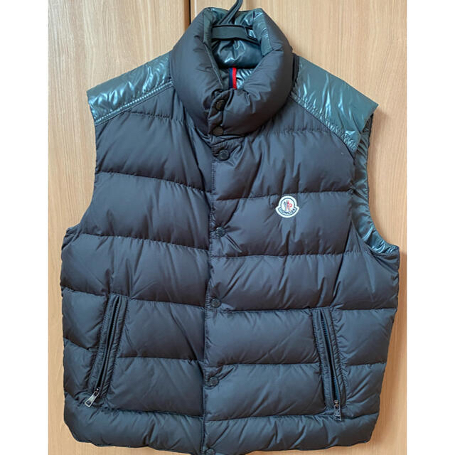 MONCLER(モンクレール)のモンクレール MONCLER CHEVAL ダークグレー サイズ3 メンズのジャケット/アウター(ダウンベスト)の商品写真