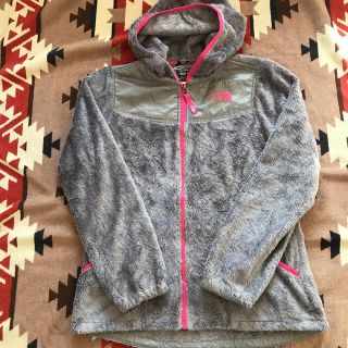 ザノースフェイス(THE NORTH FACE)のノースフェイス　フリース　パーカー　キッズ　ガールズ(ジャケット/上着)