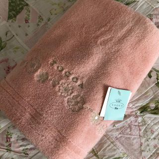 トッカ(TOCCA)のトッカ　バスタオル　pお花(タオル/バス用品)