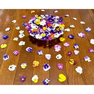 c山盛り70冠‼️銀の紫陽花が作った彩りビオラのドライフラワー（╹◡╹）(ドライフラワー)