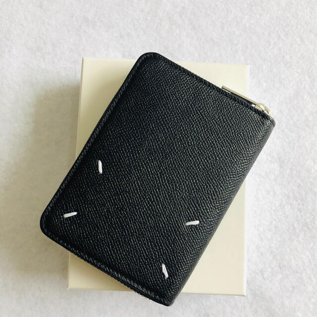 メゾンマルジェラ　ラウンドジップ折り財布　ブラック　グレイニーレザー　20FWのサムネイル