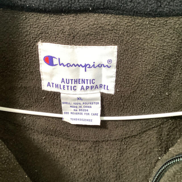 Champion(チャンピオン)のチャンピオン　フリースジャケット　厚め　XL  メンズのジャケット/アウター(マウンテンパーカー)の商品写真