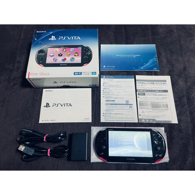 PlayStation Vita(プレイステーションヴィータ)の専用出品　 ピンクブラック　比較的良品　1 エンタメ/ホビーのゲームソフト/ゲーム機本体(携帯用ゲーム機本体)の商品写真