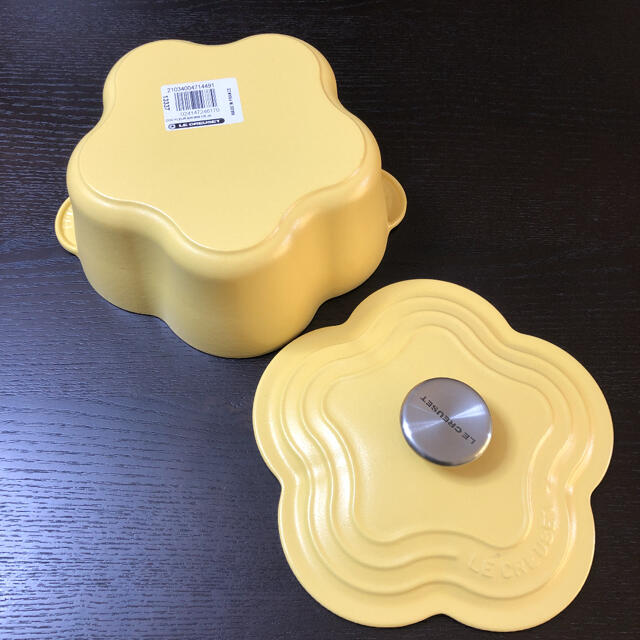 LE CREUSET(ルクルーゼ)の新品　ルクルーゼ   ココットフルール　20センチ　ミモザ　ル・クルーゼ インテリア/住まい/日用品のキッチン/食器(食器)の商品写真