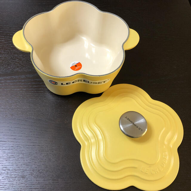 LE CREUSET(ルクルーゼ)の新品　ルクルーゼ   ココットフルール　20センチ　ミモザ　ル・クルーゼ インテリア/住まい/日用品のキッチン/食器(食器)の商品写真